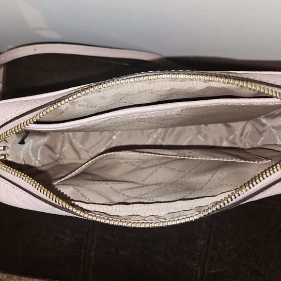 Michael Kors Blush Cross Body Purse - Picture 7 of 16